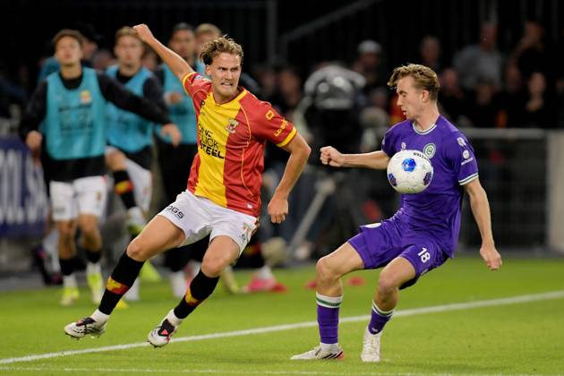 DEVENTER - (LR) Melle Meulensteen of Go Ahead Eagles, Tygo Land of FC Groningen together in a duel during the Eredivisie match between Go Ahead Eagles and FC Groningen at Stadion De Adelaarshorst on September 12, 2026 in Deventer, the Netherlands. DENNIS BRESSER ANP Eredivisie 2026 27 xVIxANPxSportx xMarcelxterxBalsxIVx 568364643 originalFilename: 568364643