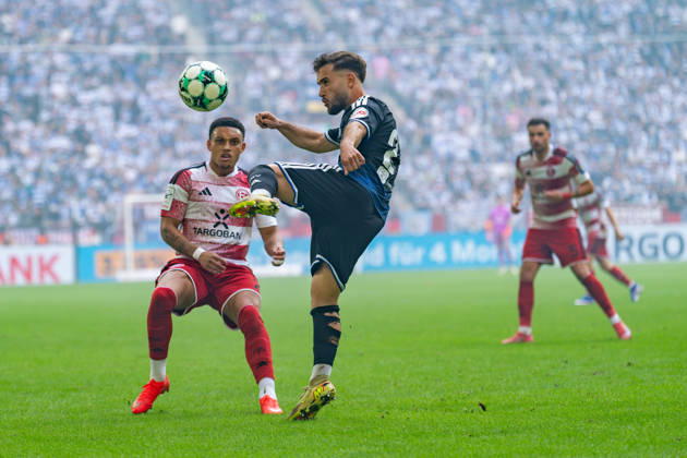 Steven van der Sloot (Fortuna Düsseldorf, 02) schaut auf den Ball den Can Coskun (MSV Duisburg, 27) spektakulaer klaert Fortuna Duesseldorf vs. MSV Duisburg, Fussball, 3.Liga, 05.Spieltag, Saison 2026 27, 12.09.2026, DFL REGULATIONS PROHIBIT ANY USE OF PHOTOGRAPHS AS IMAGE SEQUENCES AND OR QUASI-VIDEO, Fortuna Duesseldorf vs. MSV Duisburg, Fussball, 3.Liga, 5.Spieltag, Saison 2026 27, 12.09.2026 Düsseldorf Copyright: xEibner-Pressefoto LukasxBaldygax EP_LBA