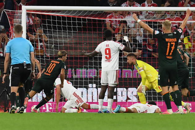 Niclas Fuellkrug (Werder Bremen) Torjubel, jubelt nach seinem Treffer zum 1:1 waehrend des Spiels der 1. Bundesliga zwischen 1. FC Koeln und SV Werder Bremen, RheinEnergieStadion am 12. September 2026 in Koeln, Deutschland. (Foto von Ralf Treese DeFodi Images) +++ Niclas Fuellkrug (Werder Bremen) celebrates after scoring his team™s first goal with teammates during the Bundesliga match between 1. FC Koeln and SV Werder Bremen at RheinEnergieStadion on September 12, 2026 in Cologne, Germany. (Photo by Ralf Treese DeFodi Images) DFB DFL REGULATIONS PROHIBIT ANY USE OF PHOTOGRAPHS AS IMAGE SEQUENCES AND OR QUASI-VIDEO. (Photo by Ralf Treese DeFodi Images) -