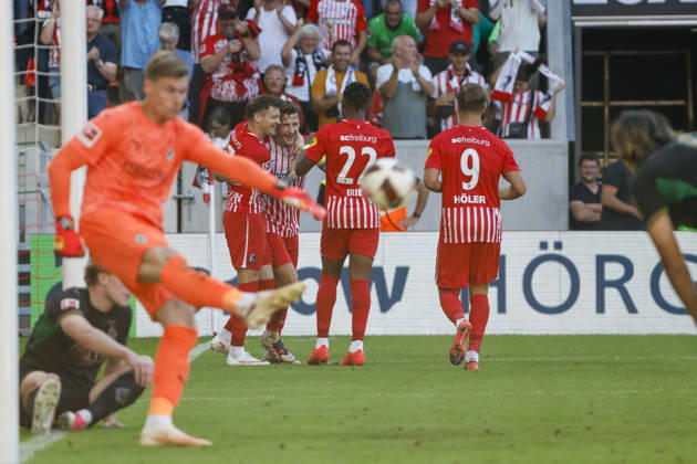 Torjubel SC Freiburg beim 5:0 durch Maximilian Eggestein (SC Freiburg, 08), Freude, Begeisterung, positive Emotionen, Torerfolg , Deutschland, Fussball, 1. Bundesliga, 3.Spieltag, 2026 2027, SC Freiburg vs. Borussia Mönchengladbach, 12.09.2026, Freiburg im Breisgau Europa-Park Stadion Deutschland Copyright: xGrantxHubbsx