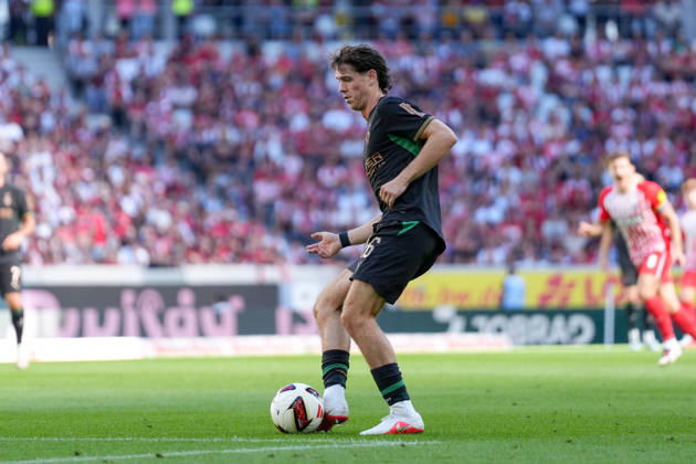 Philipp Sander (Borussia Mönchengladbach, 16) am Ball , Deutschland, Fussball, 1. Bundesliga, 3.Spieltag, 2026 2027, SC Freiburg vs. Borussia Mönchengladbach, 12.09.2026, Europa-Park Stadion, Freiburg Freiburg Europa-Park Stadion Baden-Württemberg Deutschland Copyright: xArnexAmbergx