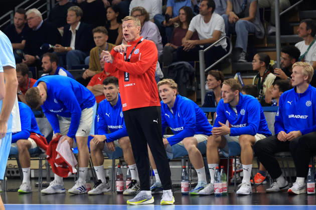 13.09.2026, GER Deutschland, Handball, 1.Bundesliga, 27.08.2026, Saison 2026 2027, Berlin, Fuechse Berlin vs Gummersbach Trainer Gudjon Valur Sigurdsson ( VfL Gummersbach ), Gummersbacher-Spielerbank nordphoto GmbH Engler Berlin Max-Schmeling-Halle Berlin Deutschland Copyright: xNordphotox xEnglerx