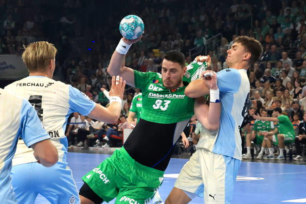 13.09.2026, GER Deutschland, Handball, 1.Bundesliga, 27.08.2026, Saison 2026 2027, Berlin, Fuechse Berlin vs Gummersbach Mijajlo Marsenic ( Fuechse Berlin 93 ), STEPAN ZEMAN ( VfL Gummersbach 66 ) nordphoto GmbH Engler Berlin Max-Schmeling-Halle Berlin Deutschland Copyright: xNordphotox xEnglerx
