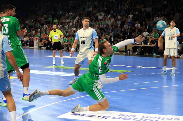 13.09.2026, GER Deutschland, Handball, 1.Bundesliga, 27.08.2026, Saison 2026 2027, Berlin, Fuechse Berlin vs Gummersbach Mathias Gidsel ( Fuechse Berlin 19 ), STEPAN ZEMAN ( VfL Gummersbach 66 ) nordphoto GmbH Engler Berlin Max-Schmeling-Halle Berlin Deutschland Copyright: xNordphotox xEnglerx