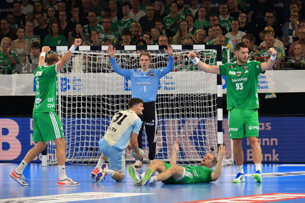 13.09.2026, GER Deutschland, Handball, 1.Bundesliga, 27.08.2026, Saison 2026 2027, Berlin, Fuechse Berlin vs Gummersbach Max Darj ( Fuechse Berlin 5 ), Lasse Ludwig ( Fuechse Berlin 1 ), Matthes Langhoff ( Fuechse Berlin 25 ), Mijajlo Marsenic ( Fuechse Berlin 93 ), Kay Smits ( VfL Gummersbach 31 ) nordphoto GmbH Engler Berlin Max-Schmeling-Halle Berlin Deutschland Copyright: xNordphotox xEnglerx