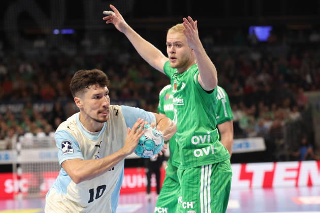 13.09.2026, xBHAx, Handball, Opel HBL, Saison 2026 2027, 1.HBL, Füchse Berlin - VfL Gummersbach, Max-Schmeling-Halle:Alex Dujshebaev (VfL Gummersbach 10) im Angriff gegen Matthes Langhoff (Füchse Berlin 25) Berlin Deutschkand