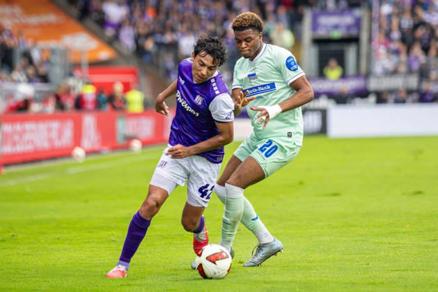 (L-R) Jonathan Gomez (VfL Osnabrueck, 42) im Zweikampf mit Farid Alfa-Ruprecht (Hertha BSC, 20) GER, VfL Osnabrueck vs. Hertha BSC, Fussball, 2. Bundesliga, 5. Spieltag, Spielzeit 2026 2027, 13.09.2026 DFL Regulations prohibit any use of photographers as image sequences and or quasi-video. GER, VfL Osnabrueck vs. Hertha BSC, Fussball, 2. Bundesliga, 5. Spieltag, Spielzeit 2026 2027, 13.09.2026 Osnabrueck Copyright: xEibner-Pressefoto JanxRollingerx EP_JSK