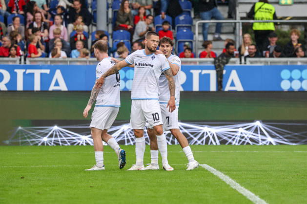 Julian Ulbricht (SV Waldhof Mannheim, 10) Torschütze zum 0:1, Tor und Torjubel, Gestik, Freude, Emotionen, Joey Müller (SV Waldhof Mannheim, 6), Lovis Bierschenk (SV Waldhof Mannheim, 7) Fussball: 3. Liga, 5. Spieltag, SV Wehen Wiesbaden vs. SV Waldhof Mannheim am 13.09.2026 in BRITA Arena (Wiesbaden), Deutschland BRITA Arena Wiesbaden Deutschland Copyright: xFranzxReindelx
