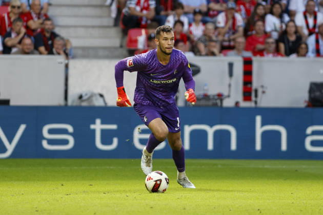 Mio Backhaus (SC Freiburg, 01) am Ball , Deutschland, Fussball, 1. Bundesliga, 3.Spieltag, 2026 2027, SC Freiburg vs. Borussia Mönchengladbach, 12.09.2026, Freiburg im Breisgau Europa-Park Stadion Deutschland Copyright: xGrantxHubbsx