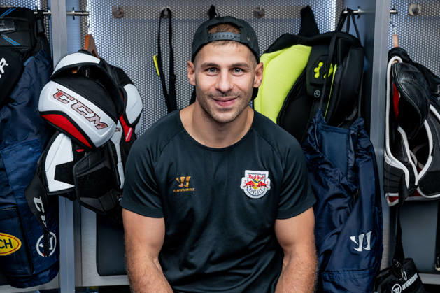 Yasin Ehliz (EHC Red Bull Muenchen, 42) GER, EHC Red Bull Muenchen, Eishockey, DEL, Open Locker Room, 14.09.2026. Foto: HMB Media Heike Feiner Copyright: HMBxMedia HeikexFeiner