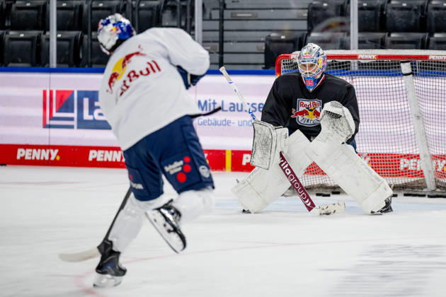 Mathias Niederberger (Torwart, EHC Red Bull Muenchen, 35) GER, EHC Red Bull Muenchen, Eishockey, Trainingssession vor dem DEL-Saisonstart, 14.09.2026. Foto: HMB Media Heike Feiner Copyright: HMBxMedia HeikexFeiner
