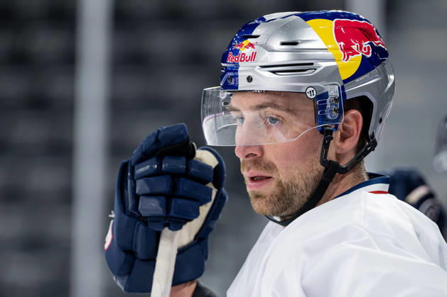 Maximilian Kastner (EHC Red Bull Muenchen, 93) Portrait Portraet GER, EHC Red Bull Muenchen, Eishockey, Trainingssession vor dem DEL-Saisonstart, 14.09.2026. Foto: HMB Media Heike Feiner Copyright: HMBxMedia HeikexFeiner