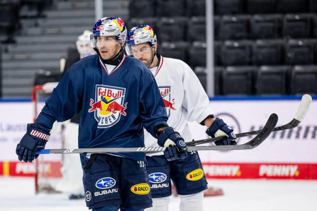 Yasin Ehliz (EHC Red Bull Muenchen, 42) GER, EHC Red Bull Muenchen, Eishockey, Trainingssession vor dem DEL-Saisonstart, 14.09.2026. Foto: HMB Media Heike Feiner Copyright: HMBxMedia HeikexFeiner