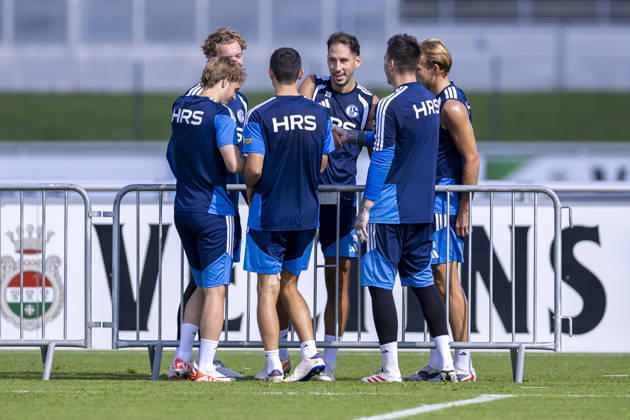 15.09.2026, Fussball, Training des FC Schalke 04. v. l. Finn Porath (FC Schalke 04), Ron Schallenberg (FC Schalke 04), Nikola Katic (FC Schalke 04), Torwart Kevin Müller (FC Schalke 04), Timo Becker (FC Schalke 04). Gelsenkirchen Trainingsgelände FC Schalke 04 NRW Deutschland xRHR-FOTO YYx Copyright: RHR-FOTOx RHR-FOTO YY