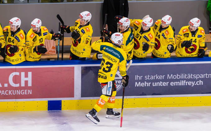 Ice hockey, Eishockey National League Regular Season - ZSC Lions vs. SC Ber Zurich, Switzerland, 15th Sep 2026: 6th minute 63 Dario Rohrbach (Bern) celebrates in front of the players bench, he scores the 0:1 for SC Bern. Copyright: xAndreasxHaasx