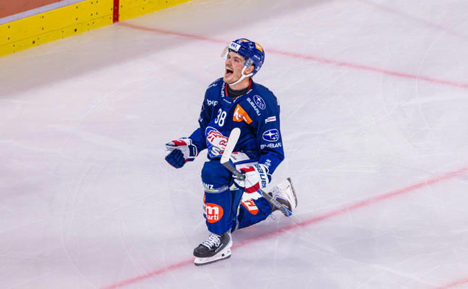 Ice hockey, Eishockey National League Regular Season - ZSC Lions vs. SC Ber Zurich, Switzerland, 15th Sep 2026: 38 Rudolf Balcers (ZSC Lions) celebrates in the 26th minute after scoring the goal to make it 2:2. Copyright: xAndreasxHaasx