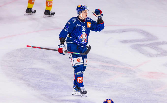 Ice hockey, Eishockey National League Regular Season - ZSC Lions vs. SC Ber Zurich, Switzerland, 15th Sep 2026: In the 32nd minute, 36 Simon Knack celebrates after scoring his second goal in this game to equalize at 3:3. Copyright: xAndreasxHaasx
