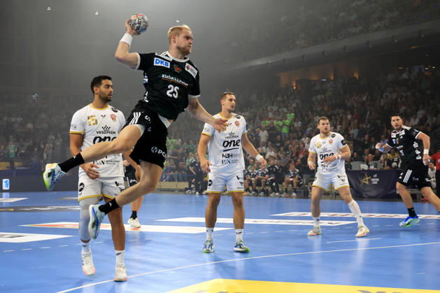 16.09.2026, GER Deutschland, Handball, EHF Champions League, 16.09.2026, Saison 2026 2027, Berlin, Fuechse Berlin vs Veszprem HC Matthes Langhoff ( Fuechse Berlin 25 ), Ahmed Hesham ( Veszprem 15 ), LIGETVARI PATRIK ( Veszprem 23 ) nordphoto GmbH Engler Berlin Max-Schmeling-Halle Berlin Deutschland Copyright: xNordphotox xEnglerx