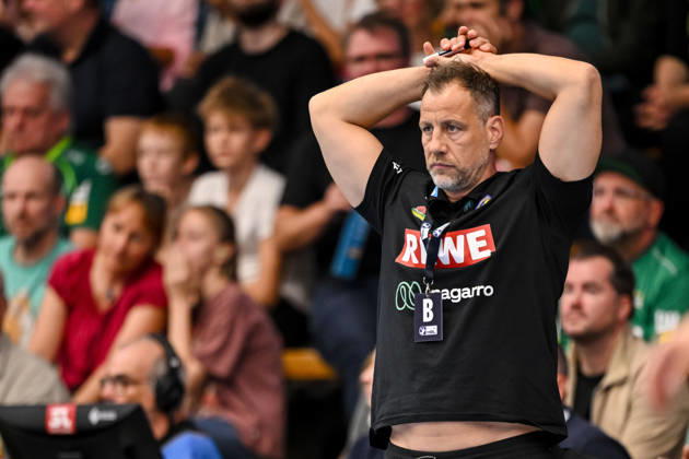 Goeppingen, Deutschland, 17.09.26: Trainer Maik Machulla (Rhein-Neckar Loewen) enttaeusscht waehrend des Opel Handball Bundesliga Spiels zwischen FRISCH AUF! Goeppingen vs Rhein-Neckar Loewen in der EWS Arena am 17. September 2026 in Goeppingen, Deutschland. (Foto von Harry Langer DeFodi Images) Goeppingen, Germany, 17.09.26: Trainer Maik Machulla (Rhein-Neckar Loewen) looks dejected during the Opel Handball Bundesliga match between FRISCH AUF! Goeppingen vs Rhein-Neckar Loewen at EWS Arena on September 17, 2026 in Goeppingen, Germany. (Photo by Harry Langer DeFodi Images) (Photo by Harry Langer DeFodi Images) -
