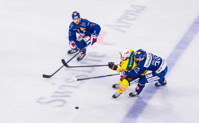 Ice hockey, Eishockey National League Regular Season - ZSC Lions vs. SC Ber Zurich, Switzerland, 15th Sep 2026: 38 Rudolf Balcers (ZSC Lions) battles against 23 Marco Lehmann (Bern). Defenseman 6 Yannick Weber (ZSC Lions) comes in to provide support. Copyright: xAndreasxHaasx