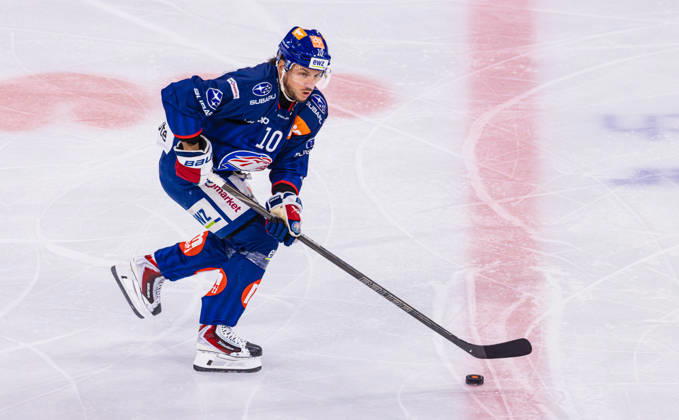 Ice hockey, Eishockey National League Regular Season - ZSC Lions vs. SC Ber Zurich, Switzerland, 15th Sep 2026: 10 Sven Andrighetto, forward ZSC Lions with the puck. Copyright: xAndreasxHaasx