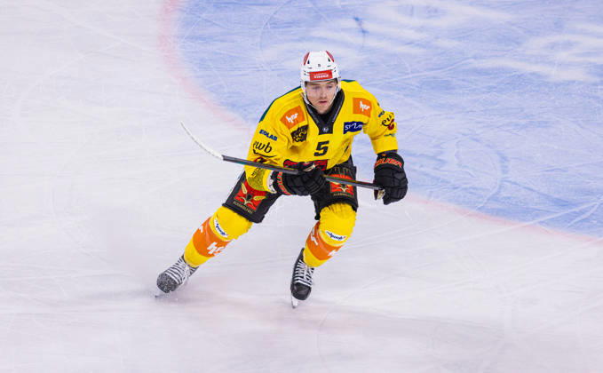 Ice hockey, Eishockey National League Regular Season - ZSC Lions vs. SC Ber Zurich, Switzerland, 15th Sep 2026: 5 Ian Mitchell, defender SC Bern. Copyright: xAndreasxHaasx