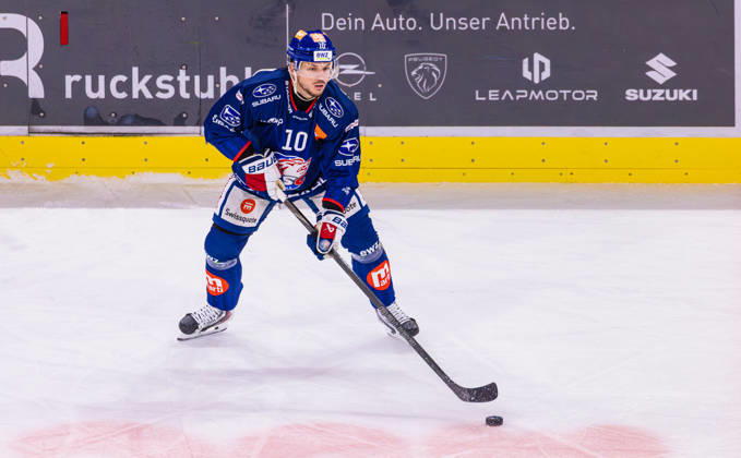 Ice hockey, Eishockey National League Regular Season - ZSC Lions vs. SC Ber Zurich, Switzerland, 15th Sep 2026: 10 Sven Andrighetto, forward ZSC Lions with the puck. Copyright: xAndreasxHaasx