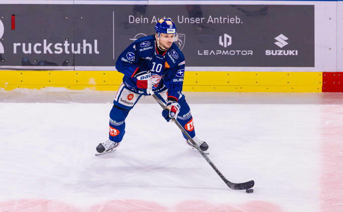 Ice hockey, Eishockey National League Regular Season - ZSC Lions vs. SC Ber Zurich, Switzerland, 15th Sep 2026: 10 Sven Andrighetto, forward ZSC Lions with the puck. Copyright: xAndreasxHaasx
