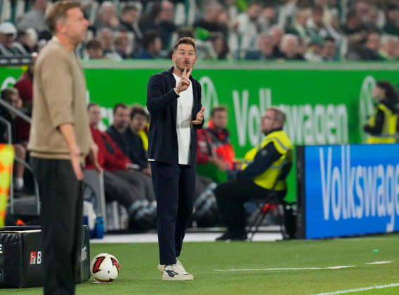 Tobias Strobl (VfL Wolfsburg, Cheftrainer) gestikuliert. GER, VfL Wolfsburg vs SV Darmstadt 98, 2. Bundesliga, 6. Spieltag, Saison 2026-27, Volkswagen Arena, Wolfsburg, 18.09.2026 DFL REGULATIONS PROHIBIT ANY USE OF PHOTOGRAPHS AS IMAGE SEQUENCES AND OR QUASI-VIDEO VfL Wolfsburg vs SV Darmstadt 98, 2. Bundesliga, 6. Spieltag, Saison 2026-27, 18.09.2026 Wolfsburg Copyright: xEibner-Pressefoto ScottxColemanx EP_SCN