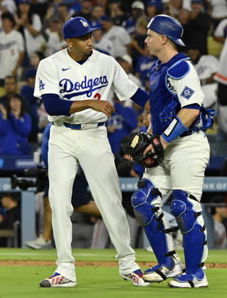 Los Angeles Dodgers closing pitcher Edwin Diaz reaches out to catcher Will Smith after recording the final out in the ninth inning agains the San Francisco Giants at Dodger Stadium in Los Angeles on Friday, September 18, 2026. The Dodgers defeated the Giants 8-2. LAP2026091821 JIMxRUYMEN