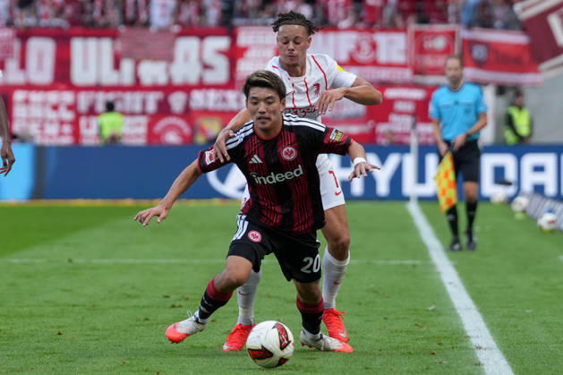 Derry Scherhant (SC Freiburg, 07) im Zweikampf mit Ritsu DÅan Ritsu Doan (Eintracht Frankfurt, 20) , Deutschland, Fussball, 1. Bundesliga, 4.Spieltag, 2026 2027, Eintracht Frankfurt vs. SC Freiburg, 19.09.2026, Deutsche Bank Park, Frankfurt Frankfurt Deutsche Bank Park Hessen Deutschland Copyright: xArnexAmbergx