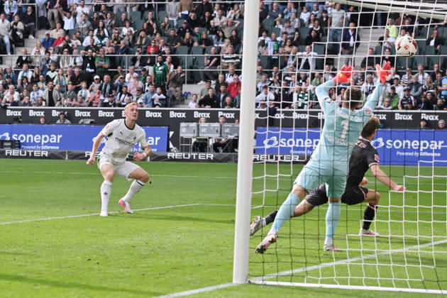 Isac Lidberg (Borussia Mönchengladbach), li., erzielt das Tor zum 2:2 19.09.2026, Fussball 1. Bundesliga, Saison 2026 2027, 4. Spieltag, Borussia Mönchengladbach - 1. FSV Mainz 05 DFL regulations prohibit any use of photographs as image sequences and or quasi-video Moenchengladbach Ista-Borussia-Park Nordrhein Westfalen Deutschland