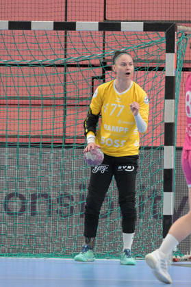 Sara Suba (TusSies Metzingen, 77) im Tor Jubelt nach der Parade TusSies Metzingen vs. Thueringer HC , Handball, Alsco HBF, 04..Ligaspieltag, Saison 2026 2027, 19.09.2026 TusSies Metzingen vs. Thueringer HC , Handball, Alsco HBF, 04..Ligaspieltag, Saison 2026 2027, 19.09.2026 Tuebingen Copyright: xEibner-Pressefotox EP_TBR