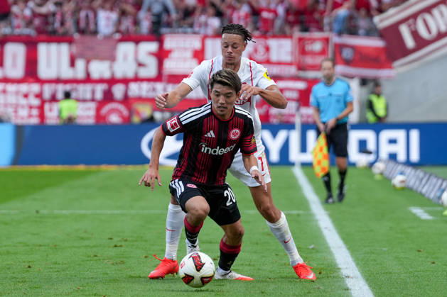 Derry Scherhant (SC Freiburg, 07) im Zweikampf mit Ritsu DÅan Ritsu Doan (Eintracht Frankfurt, 20) , Deutschland, Fussball, 1. Bundesliga, 4.Spieltag, 2026 2027, Eintracht Frankfurt vs. SC Freiburg, 19.09.2026, Deutsche Bank Park, Frankfurt Frankfurt Deutsche Bank Park Hessen Deutschland Copyright: xArnexAmbergx