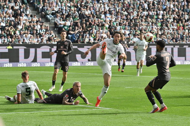 Jan Leszczynski (Borussia Moenchengladbach), Phillip Tietz (Mainz 05), Joe Scally (Borussia Moenchengladbach), Phillipp Mwene (Mainz 05), v.li. 19.09.2026, Fussball 1. Bundesliga, Saison 2026 2027, 4. Spieltag, Borussia Mönchengladbach - 1. FSV Mainz 05 3:4 DFL regulations prohibit any use of photographs as image sequences and or quasi-video Moenchengladbach Ista-Borussia-Park Nordrhein Westfalen Deutschland