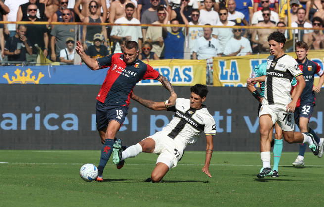 Genoa™s Milutin Osmajic fights for the ball with Parma™s Mariano Troilo during the Serie A soccer match between Parma and Genoa at the Ennio Tardini Stadium in Parma, north west Italy - September 20, 2026. - Soccer Copyright: xGiannixSantandrea LaPressex