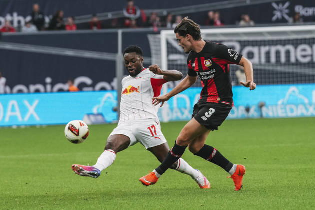 20.09.2026, xjmrgnx, Fussball 1.Bundesliga, Bayer 04 Leverkusen - RB Leipzig v.l. Ridle Baku (17, Leipzig) und Miguel Gutierrez (3, Leverkusen) im Kampf um den Ball (DFL DFB REGULATIONS PROHIBIT ANY USE OF PHOTOGRAPHS as IMAGE SEQUENCES and or QUASI-VIDEO) Leverkusen
