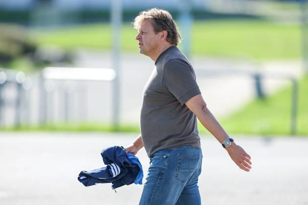 23.09.2026, Fussball, Training des FC Schalke 04. Direktor Profifussball Youri Mulder (FC Schalke 04) Gelsenkirchen Trainingsgelände FC Schalke 04 NRW Deutschland xRHR-FOTO YYx Copyright: RHR-FOTOx RHR-FOTO YY