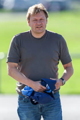 23.09.2026, Fussball, Training des FC Schalke 04. Direktor Profifussball Youri Mulder (FC Schalke 04) Gelsenkirchen Trainingsgelände FC Schalke 04 NRW Deutschland xRHR-FOTO YYx Copyright: RHR-FOTOx RHR-FOTO YY
