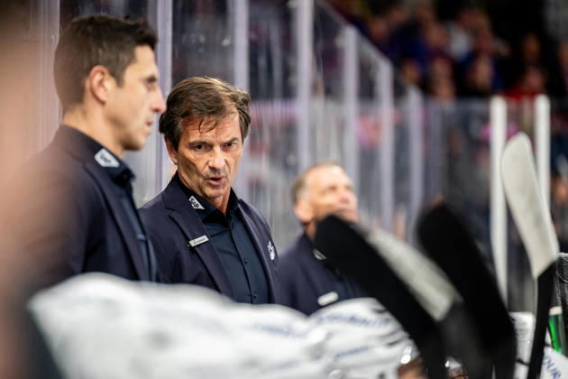 Dallas Eakins (Trainer, Coach, Headcoach, Adler Mannheim ), Nuernberg Ice Tigers vs. Adler Mannheim, Eishockey, Penny DEL, 3. Spieltag, 21.09.2026, Nuernberg Ice Tigers vs. Adler Mannheim, Eishockey, Penny DEL, 3. Spieltag, 21.09.2026 Copyright: xEibner-Pressefoto ThomasxHahnx EP_NIT