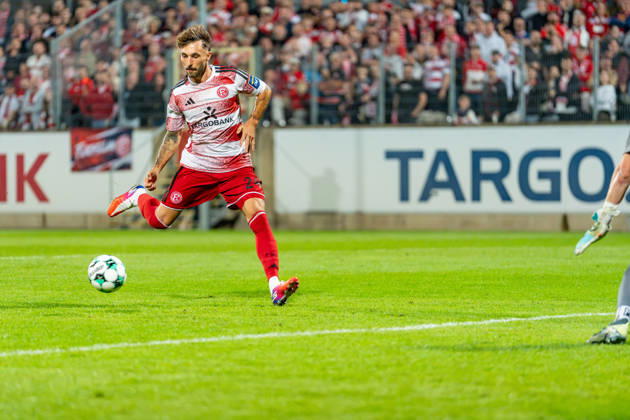 Fabian Schleusener (Fortuna Düsseldorf, 24) setzt zum Schuss an bei der erzielung eines Tores Fortuna Duesseldorf vs. Schwarz-Weiss Alstaden, Fussball, Niederrheinpokal, 2.Runde, Saison 2026 27, 23.09.2026, DFL REGULATIONS PROHIBIT ANY USE OF PHOTOGRAPHS AS IMAGE SEQUENCES AND OR QUASI-VIDEO, Fortuna Duesseldorf vs. Schwarz-Weiss Alstaden, Fussball, Niederrheinpokal, 2.Runde, Saison 2026 27, 23.09.2026 Düsseldorf Copyright: xEibner-Pressefoto LukasxBaldygax EP_LBA