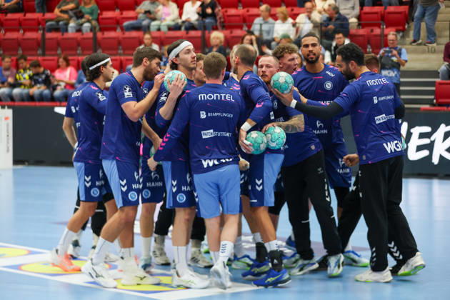 Die Mannschaft des TVB Stuttgart vor dem Spiel GER, TVB Stuttgart vs. HC Erlangen, Handball, DHB-Pokal, 2. Spieltag, Spielzeit 2026 2027, 24.09.2026 GER, TVB Stuttgart vs. HC Erlangen, Handball, DHB-Pokal, 2. Spieltag, Spielzeit 2026 2027, 24.09.2026 Stuttgart Copyright: xEibner-Pressefoto SoerenxHerwegx EP_SHG