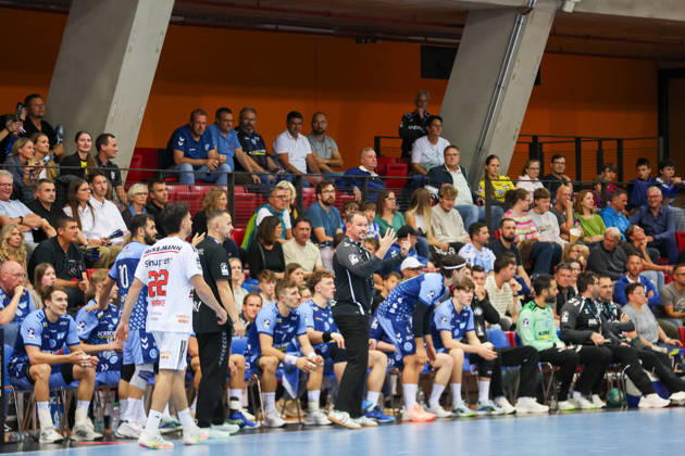Misha Kaufmann (TVB Stuttgart, Trainer) gibt eine taktische Anweisung GER, TVB Stuttgart vs. HC Erlangen, Handball, DHB-Pokal, 2. Spieltag, Spielzeit 2026 2027, 24.09.2026 GER, TVB Stuttgart vs. HC Erlangen, Handball, DHB-Pokal, 2. Spieltag, Spielzeit 2026 2027, 24.09.2026 Stuttgart Copyright: xEibner-Pressefoto SoerenxHerwegx EP_SHG
