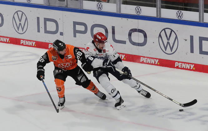 Alexander Peters (Schwenninger Wild Wings), Tyler Morley (Grizzlys Wolfsburg) Eishockey, DEL, Penny DEL, Herren, Maenner, Saison 2026 2027 Grizzlys Wolfsburg gegen Schwenninger Wild Wings