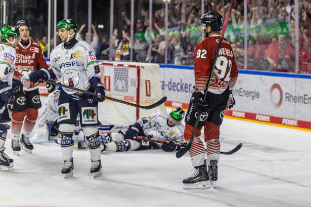 Der ehemalige Berliner Spieler Marcel Noebels (Koelner Haie, 92) nach seinem Tor zum 4:5 Koelner Haie vs. Eisbaeren Berlin, Eishockey, Penny DEL, Spieltag 03, 2026 2027, 25.09.2026 Koelner Haie vs. Eisbaeren Berlin, Eishockey, Penny DEL, Spieltag 03, 2026 2027, 25.09.2026 Koeln Copyright: xEibner-Pressefoto GerhardxWingenderx EP_GWR