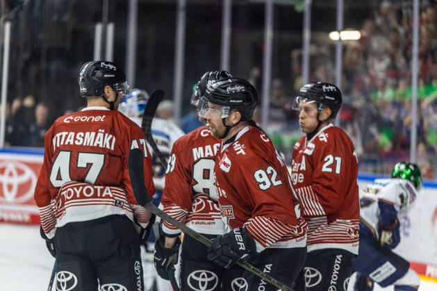 Der ehemalige Berliner Spieler Marcel Noebels (Koelner Haie, 92) nach seinem Tor zum 4:5 Koelner Haie vs. Eisbaeren Berlin, Eishockey, Penny DEL, Spieltag 03, 2026 2027, 25.09.2026 Koelner Haie vs. Eisbaeren Berlin, Eishockey, Penny DEL, Spieltag 03, 2026 2027, 25.09.2026 Koeln Copyright: xEibner-Pressefoto GerhardxWingenderx EP_GWR