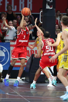 MarJon Beauchamp (FC Bayern Basketball, 03) mit Ball mit Austin Wiley (FC Bayern Basketball, 50), GER, FC Bayern Basketball vs. Alba Berlin, Basketball, easycredit Basketball Bundesliga, 23.Spieltag, Saison 2026 2027, 26.09.2026, GER, FC Bayern Basketball vs. Alba Berlin, Basketball, easycredit Basketball Bundesliga, 23.Spieltag, Saison 2026 2027, 26.09.2026 Muenchen Copyright: xEibner-Pressefoto JennixMaulx EP_JML