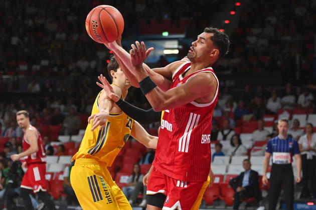 Johannes THIEMANN (FCB), Aktion,Zweikampf gegen Nevio BENNEFELD (Alba Berlin). Basketball BBL,Saison 2026 2027 FC Bayern Muenchen-Alba Berlin am 26.09.2026, BMW Park