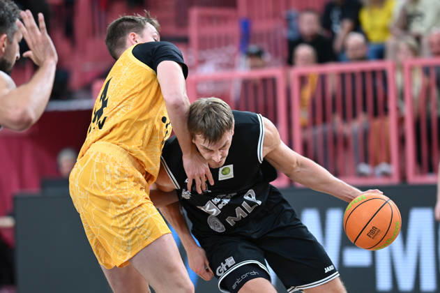 Lorenz Brenneke (MLP Academics Heidelberg, 19) wird geblockt GER, Tigers Tuebingen vs. MLP Academics Heidelberg, Basketball, ProA, 1. Spieltag, Spielzeit 2026 2027, 26.09.2026 GER, Tigers Tuebingen vs. MLP Academics Heidelberg, Basketball, ProA, 1. Spieltag, Spielzeit 2026 2027, 26.09.2026 Tigers Tuebingen Copyright: xEibner-Pressefoto NicolasxWoernx EP_NWN