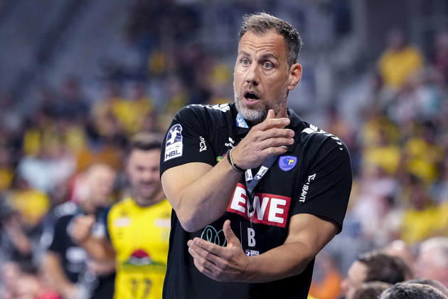 Maik Machulla (Trainer, Cheftrainer, RNL), gibt Anweisungen, gestikuliert, mit den Armen gestikulieren, Einzelbild, Einzelfoto, Aktion, Action, 26.09.2026, Mannheim (Deutschland), Handball, Bundesliga, Rhein-Neckar Löwen - MT Melsungen